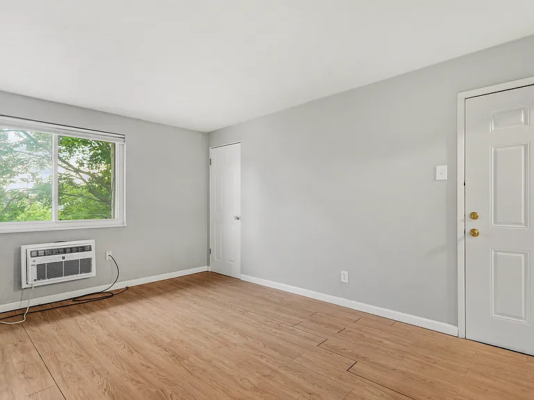 7459 Williams Ave — Photo 3