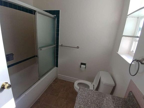 4th image of 776 Hillside Blvd APT 3