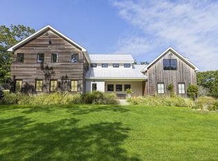 2 Monument Ln, East Hampton, NY 11937