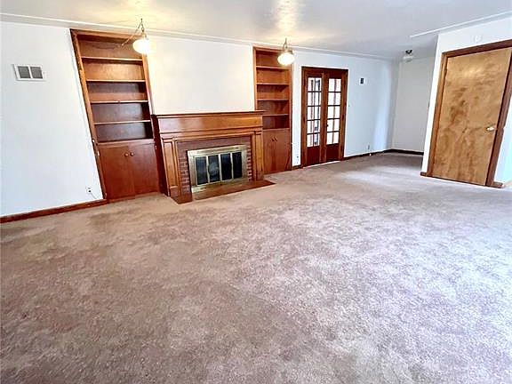 3rd image of 1911 Foster Dr