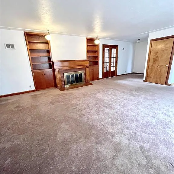 1911 Foster Dr — Photo 3