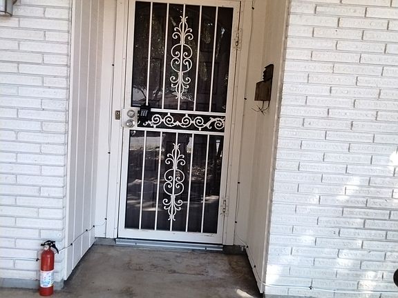 3rd image of 4002 Skyridge Ave