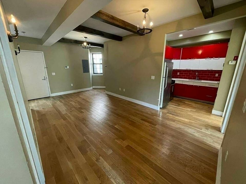 1st image of 277 Halsey St #300