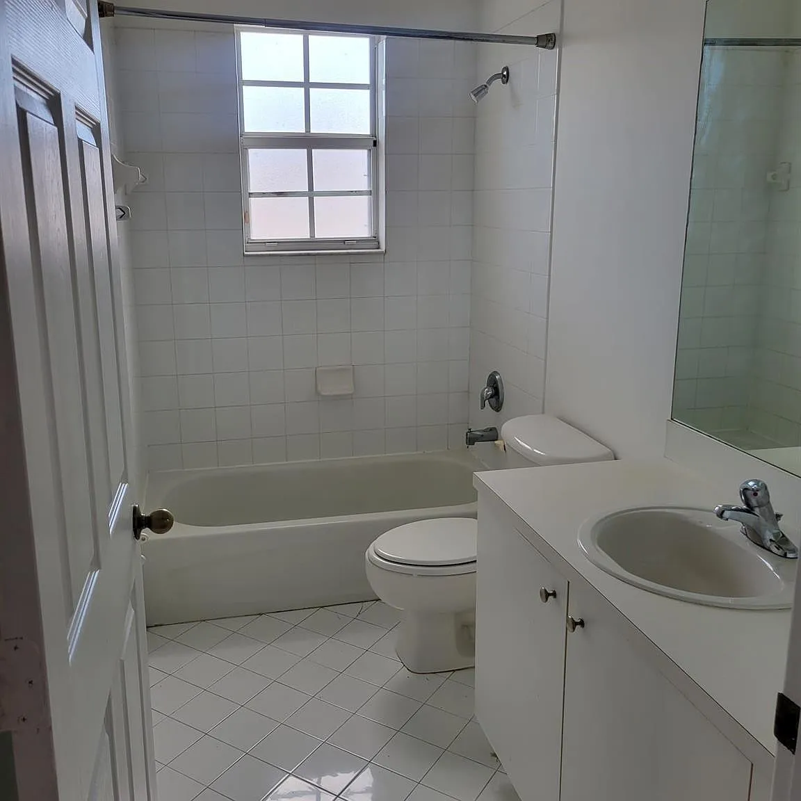 3 bed, 2.0 bath, 1062 sqft, $1,900 — Photo 1