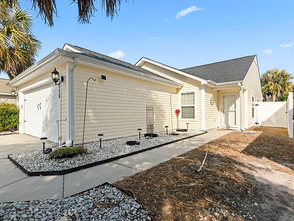 3rd image of 3058 Hollybrooke Dr.