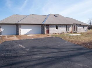 22450 Pine Tree Dr, Lebanon, MO 65536