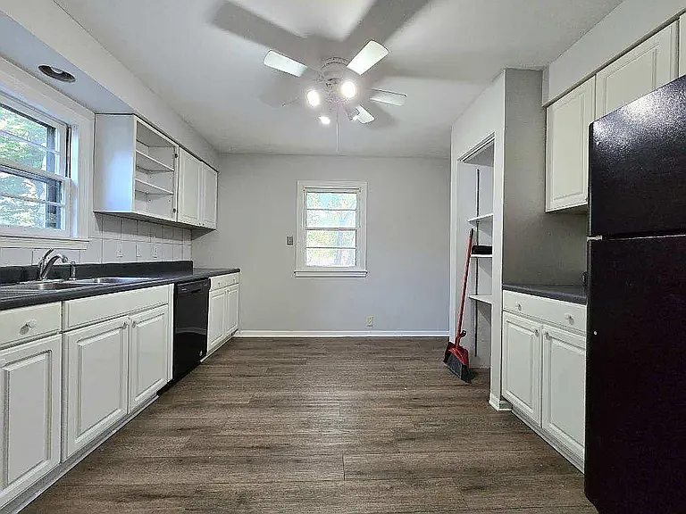 410 Walnut St — Photo 7
