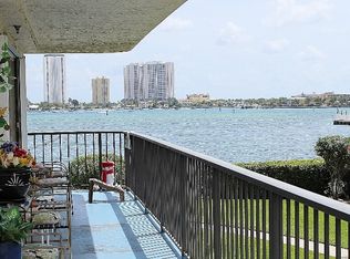 3040 Lake Shore Dr APT 205, Riviera Beach, FL 33404