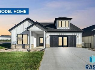 1628 Rosemary Ave, Sioux Falls, SD 57110