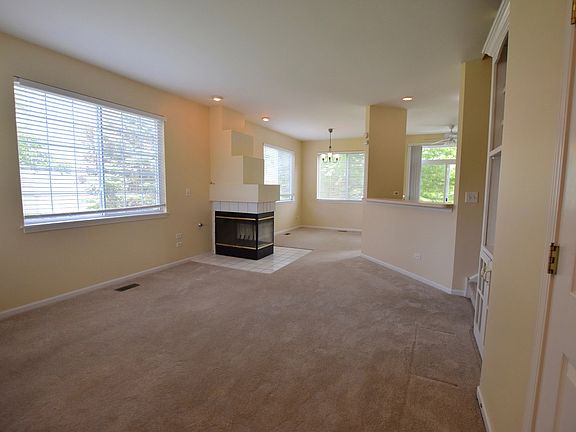 3rd image of 3041 Autumn Lake Dr #3041
