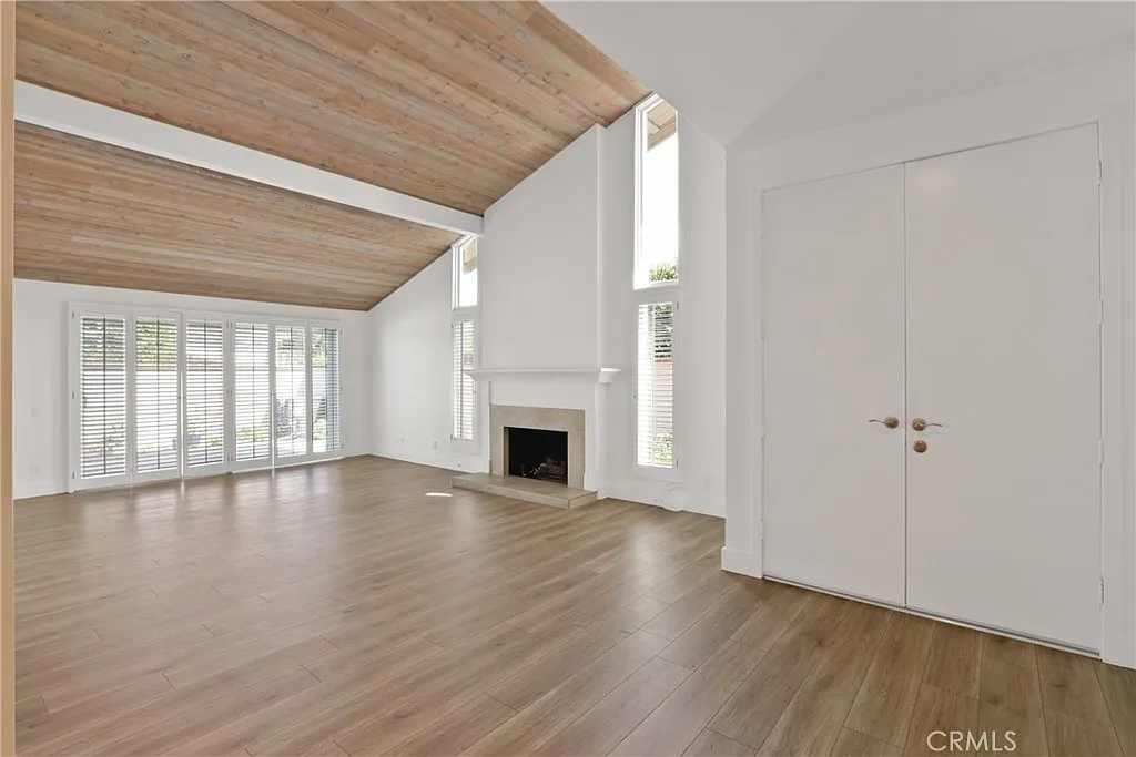 3 bed, 2241 sqft, $10,000 — Photo 3