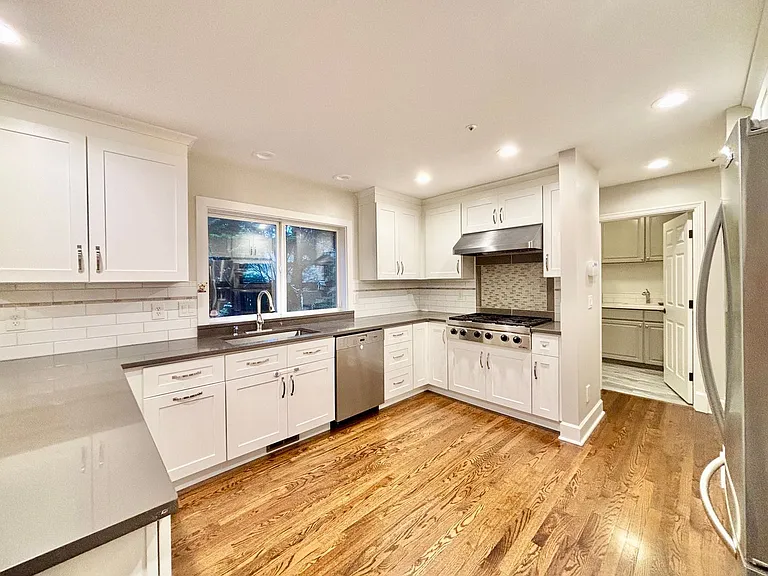 13211 NE 10th Pl — Photo 8