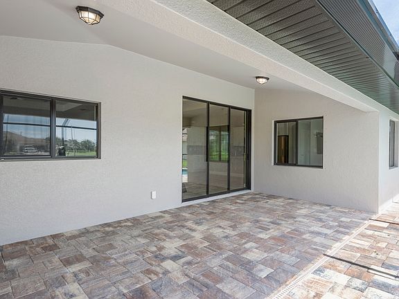 4th image of 2828 SW 23rd Pl