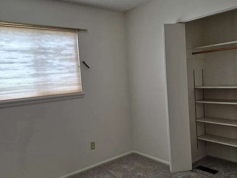 335 Poe Pl — Photo 5