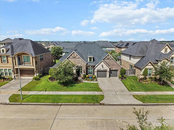 3rd image of 5715 Balcones Ridge Ln