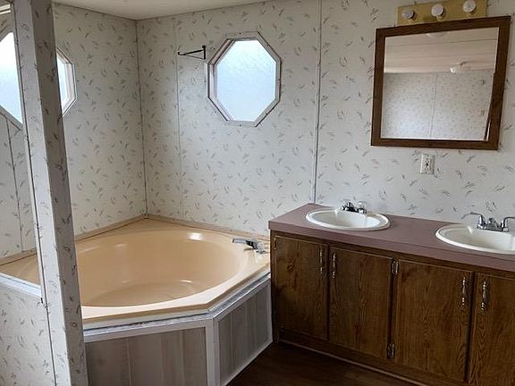 5th image of 4254 Jennifer Ln