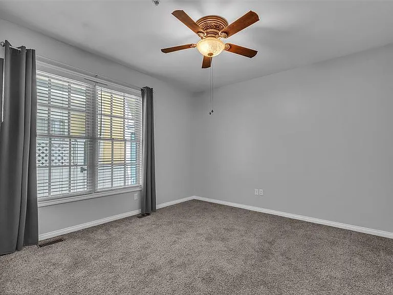 276 Constitution St — Photo 10