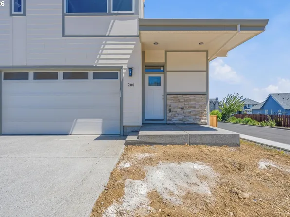 200 Black Hawk Ct, Columbia City, OR 97018