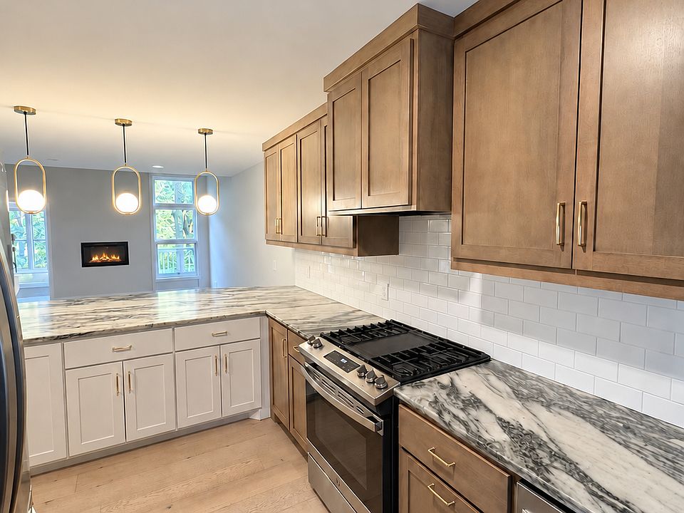 1st image of 734 Sullivan Way NE