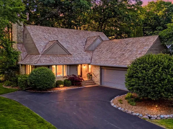 12337 N Fairway Heights DRIVE, Mequon, WI 53092