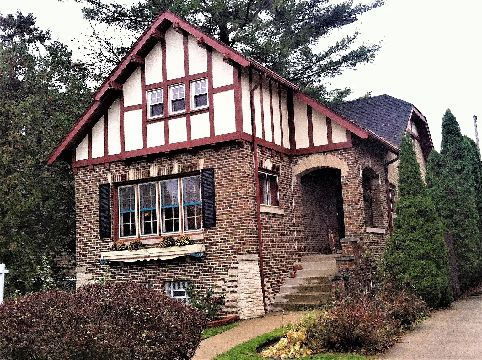 2511 W Fargo Ave photo 1