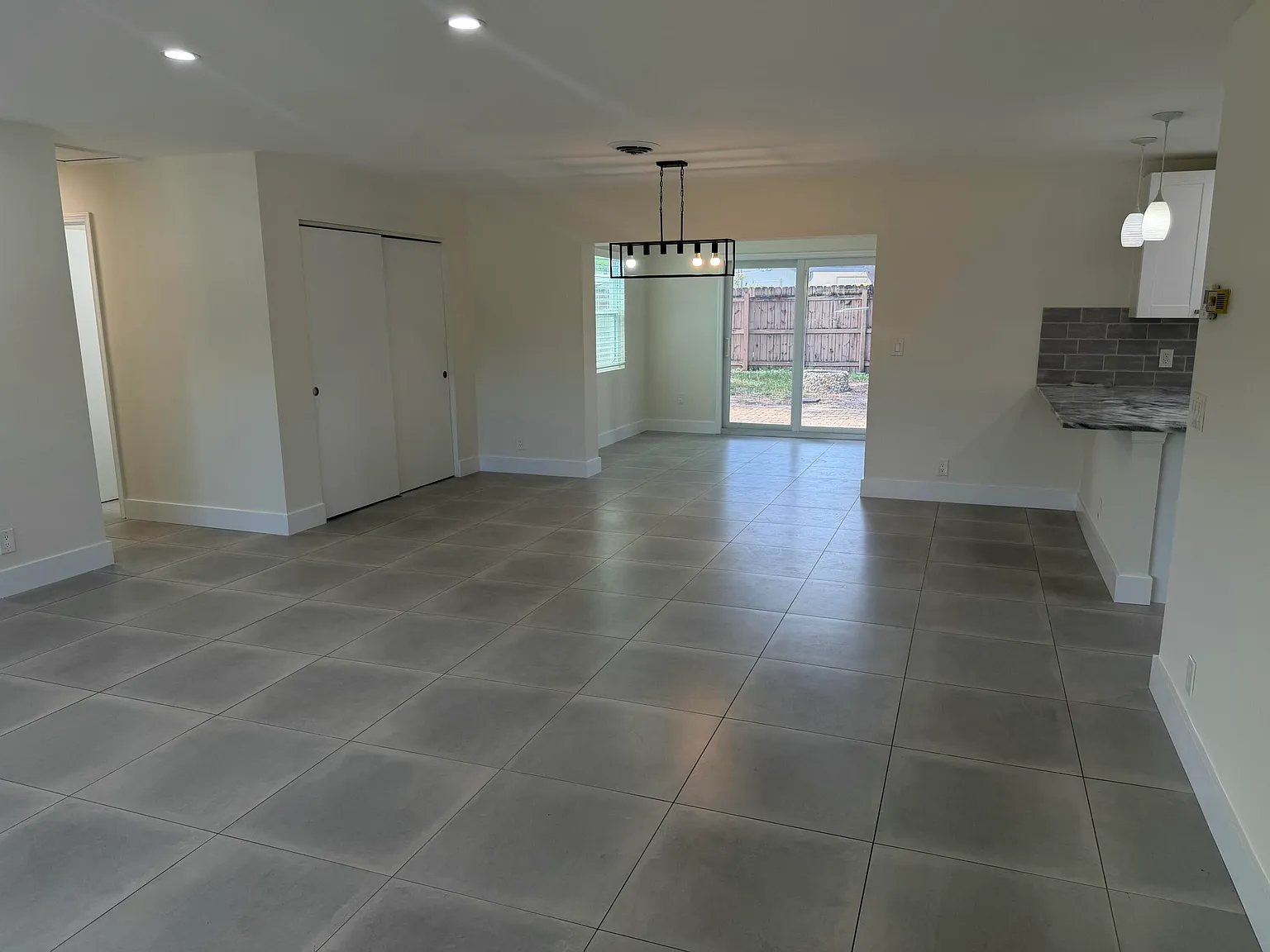 3 bed, 2.0 bath, 1220 sqft, $3,200 — Photo 3