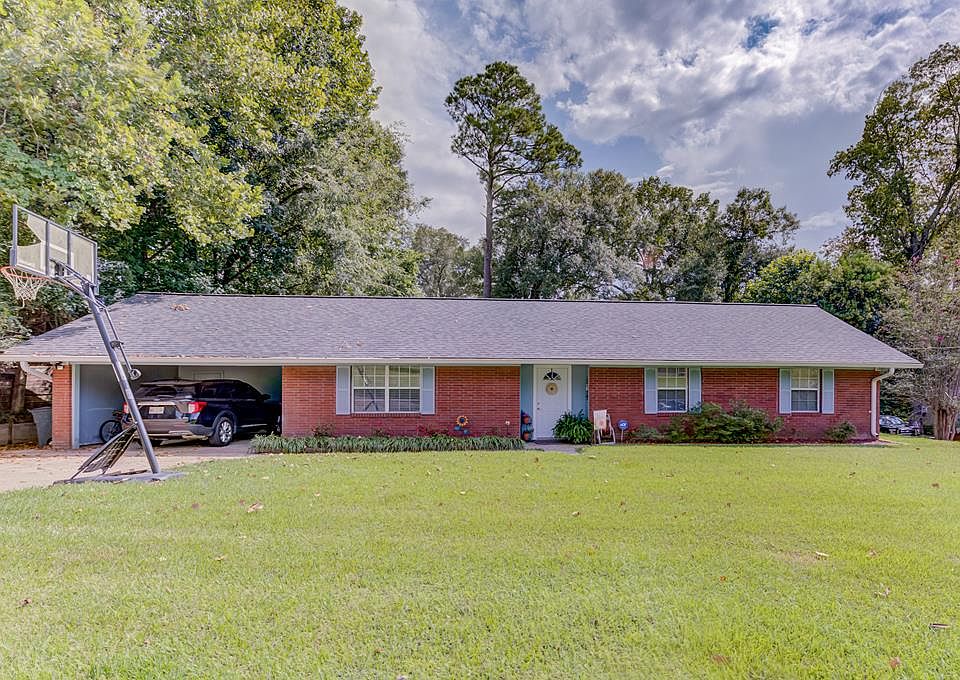 1st image of 528 Oakwood Dr