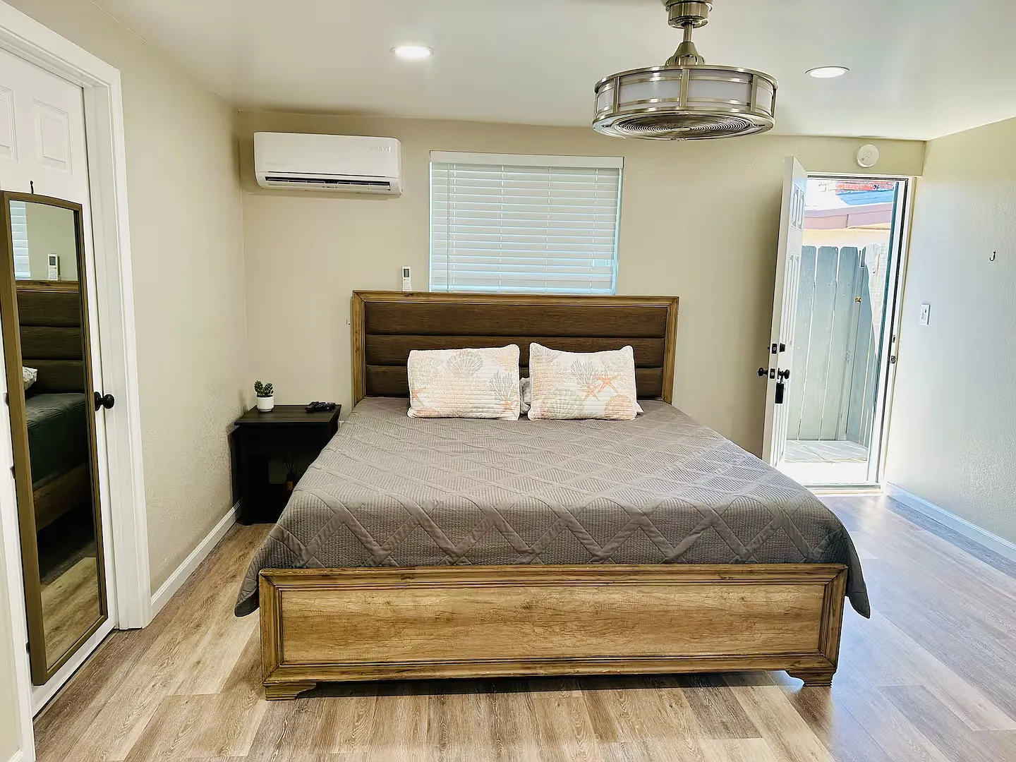 Studio, 600 sqft, $1,950 — Photo 4