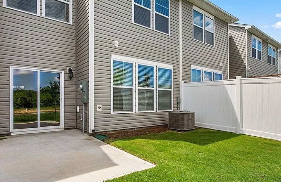 2nd image of 1692 Hallview Ct #1