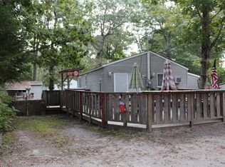 8 Cottage Rd, Calverton, NY 11933