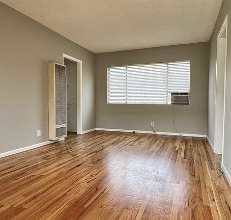 3rd image of 4017 Eagle Rock Blvd