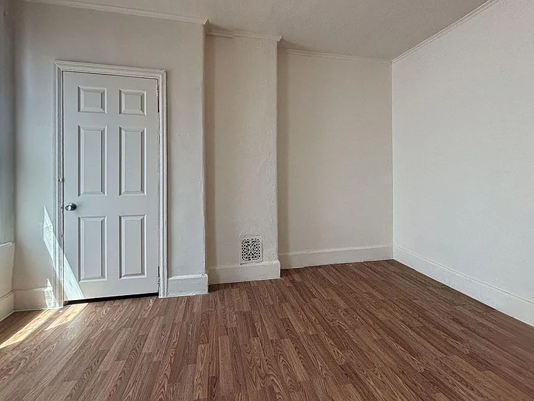 743 E Hilton St — Photo 8
