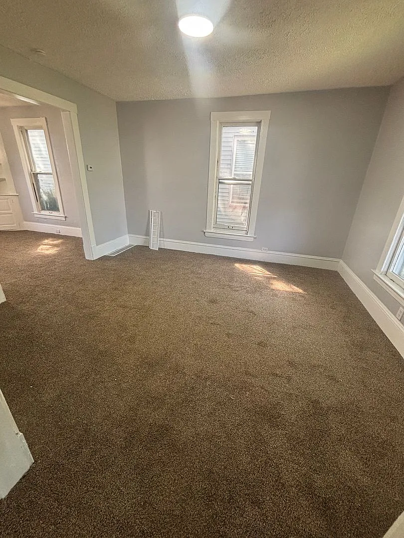 3bd Single Section 8/Cash Pay — Photo 4