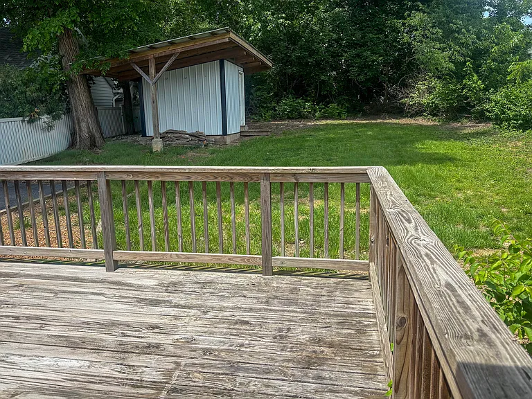 415 Caroline Ave — Photo 10
