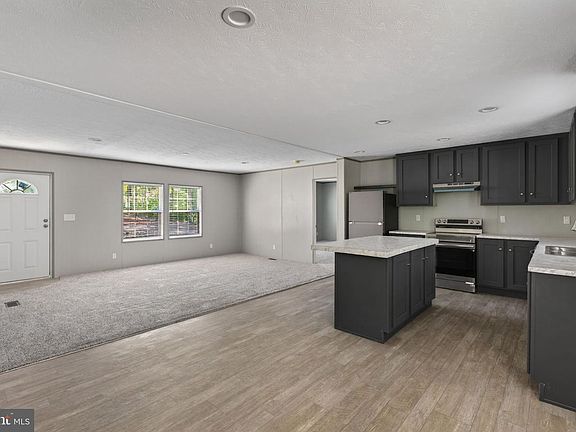 5th image of 302 Raccoon Ln