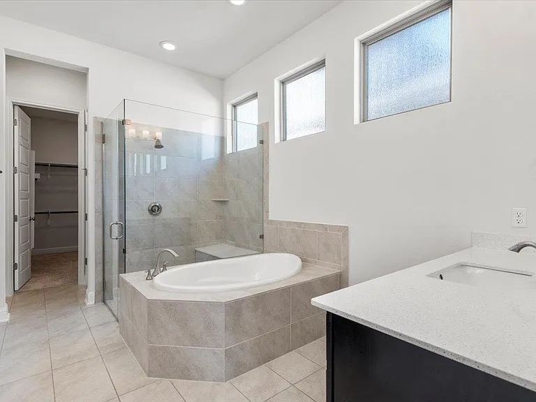 6717 Vicenza Dr — Photo 17