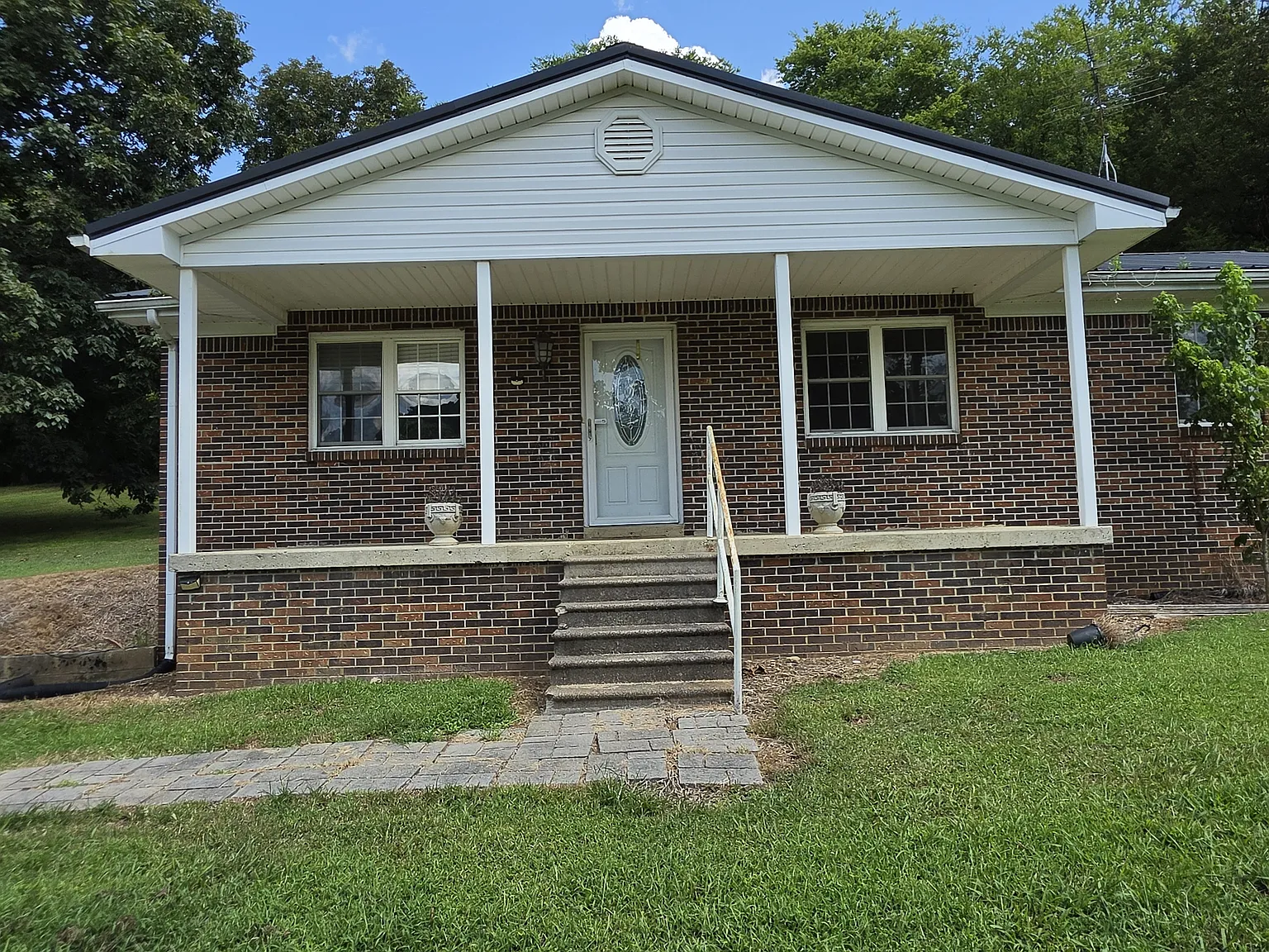 3 bed, 1170 sqft, $1,550 — Photo 1