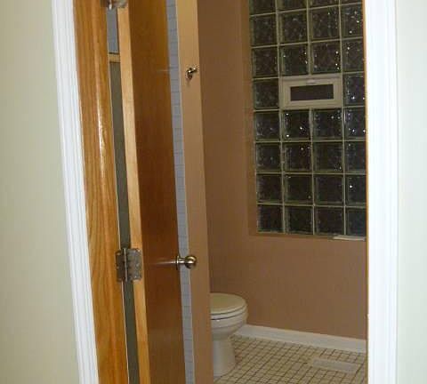 2nd image of 1432 W Walton St APT 1