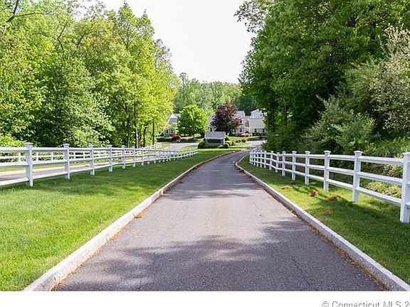 4th image of 22 Bunker Hill Cir