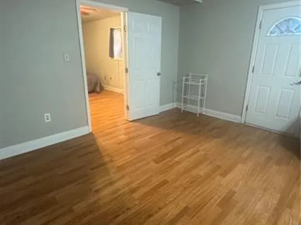 5401 Montegut Dr, New Orleans, LA 70126