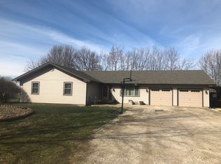 2137 N 625 East Rd, Edinburg, IL 62531