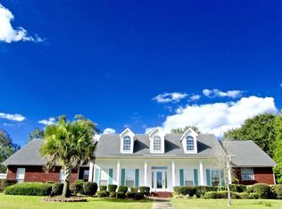 918 Caterpillar Ln, Cantonment, FL 32533