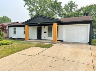 819 E Streamwood Blvd, Streamwood, IL 60107