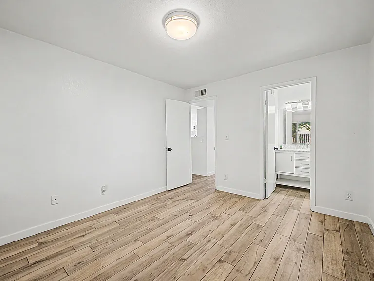 4250 N 27th St #4 — Photo 13