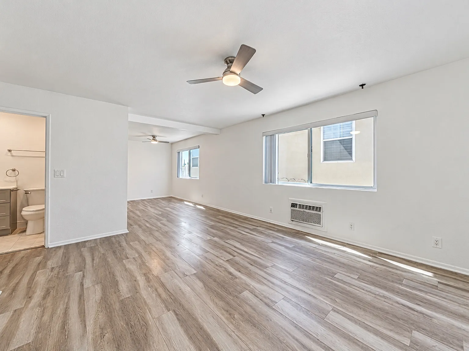 2 bed, 1000 sqft, $2,795 — Photo 2