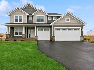 1517 Eden Cir, Shakopee, MN 55379