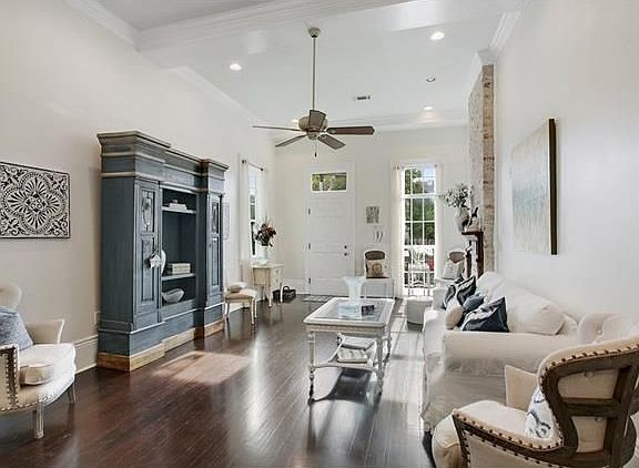 3rd image of 529 Gen Pershing St
