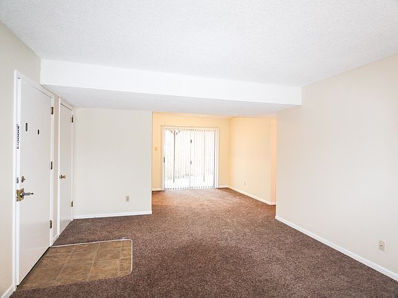 3rd image of 804 Flanders Ln