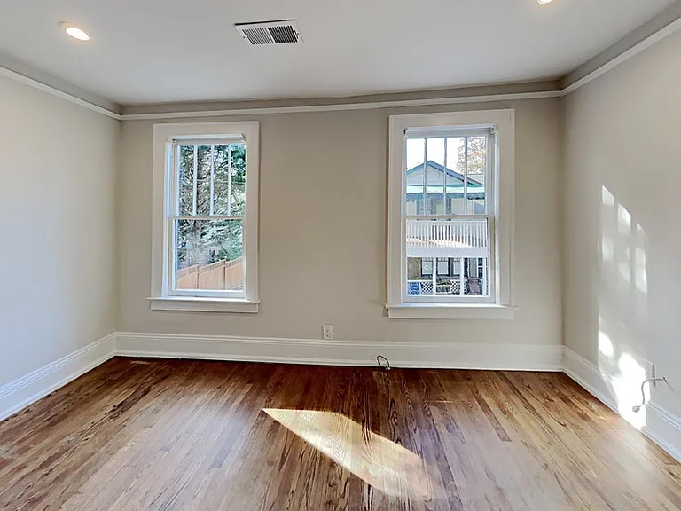 1539 N Morningside Dr NE — Photo 5
