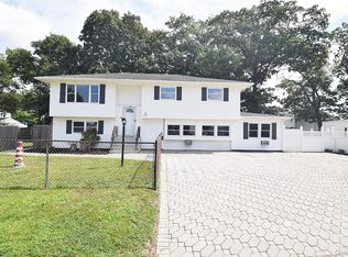 226 14th Ave, West Babylon, NY 11704